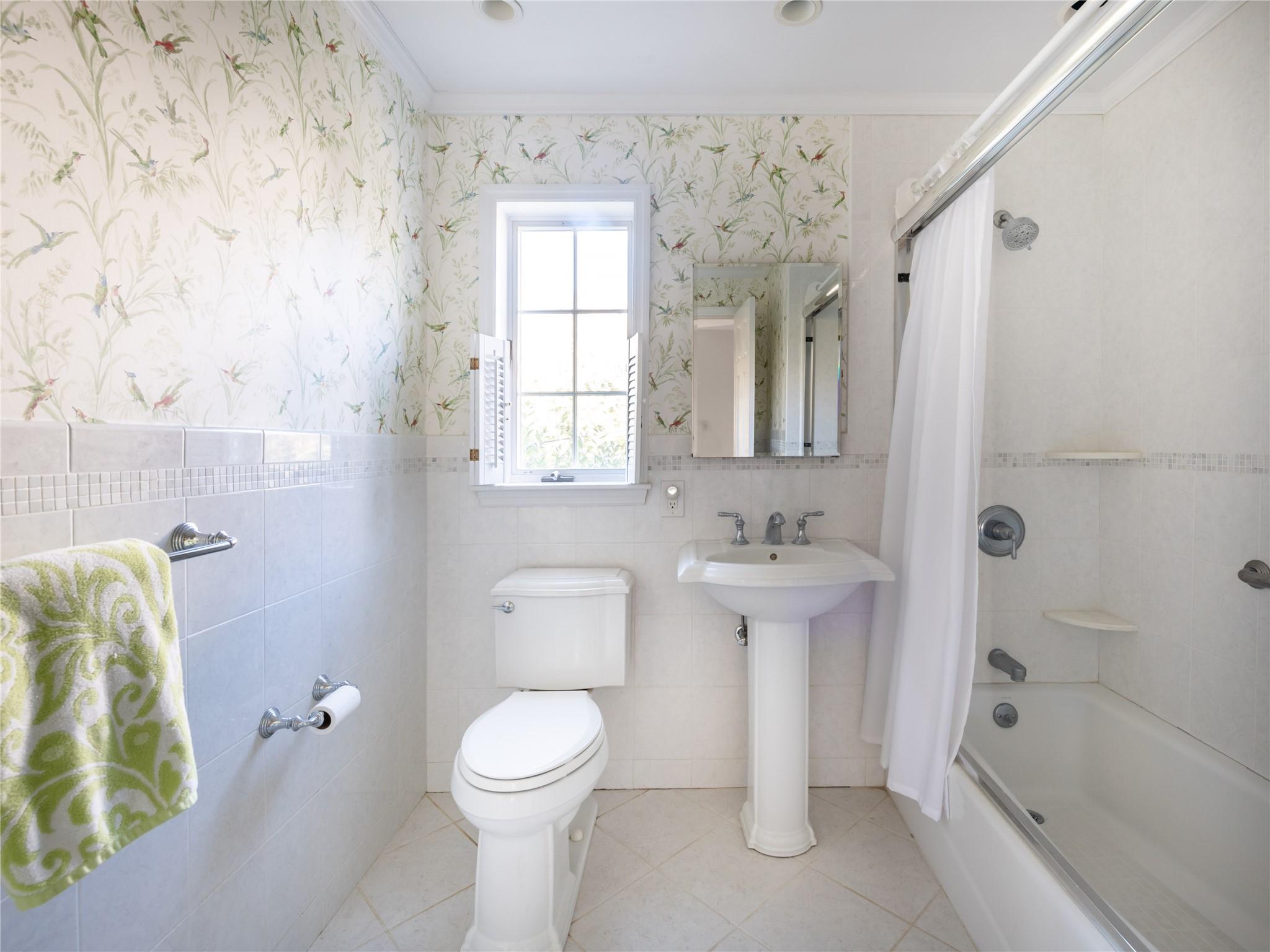55 Parkwoods Road, Manhasset, New York image 17
