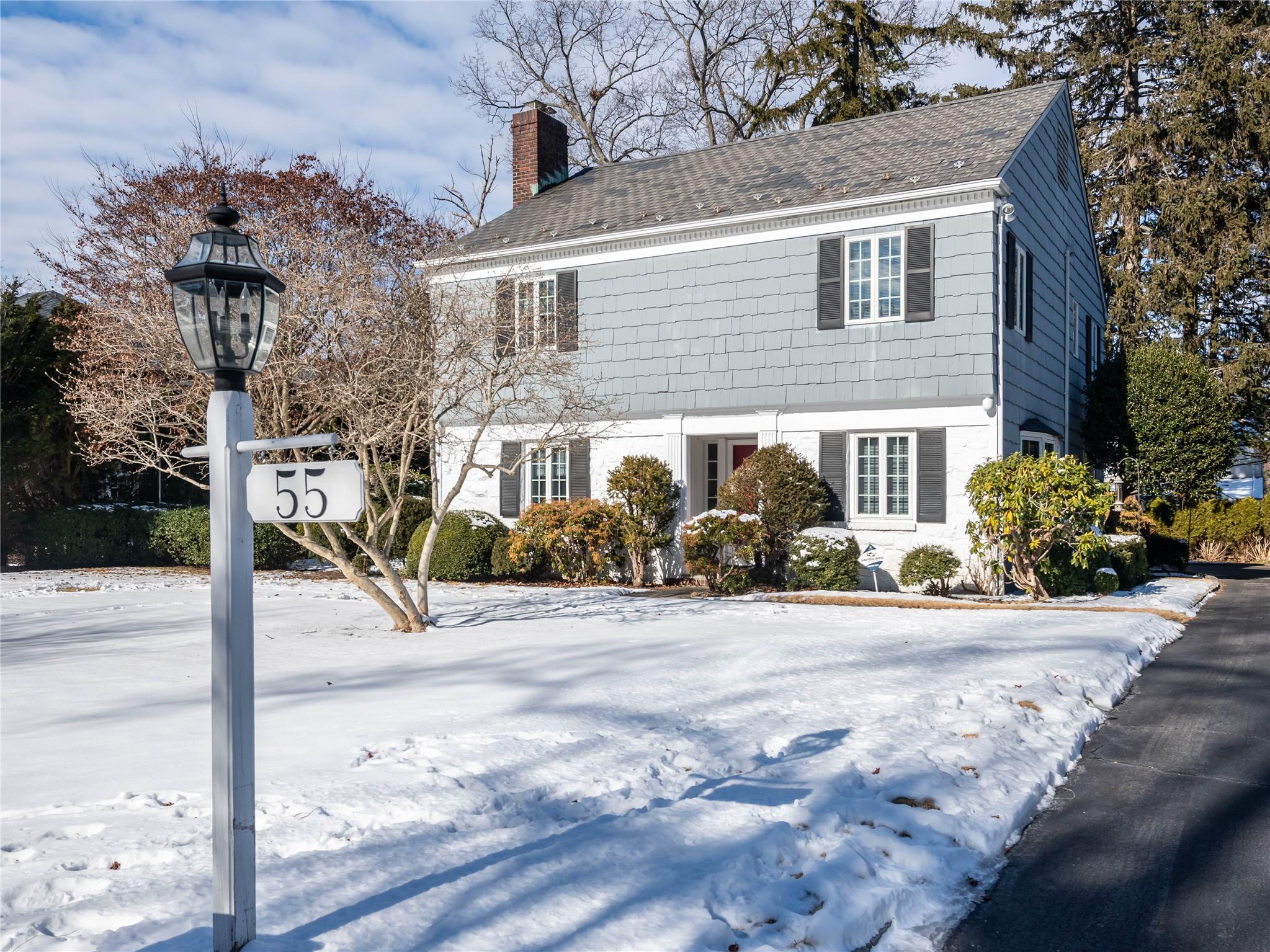 55 Parkwoods Road, Manhasset, New York image 2