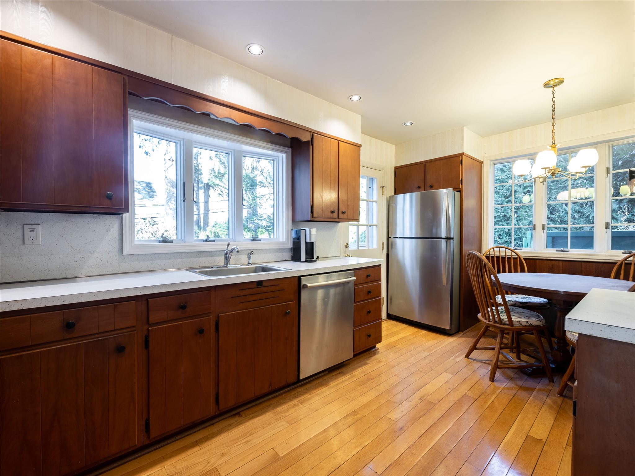 55 Parkwoods Road, Manhasset, New York image 10
