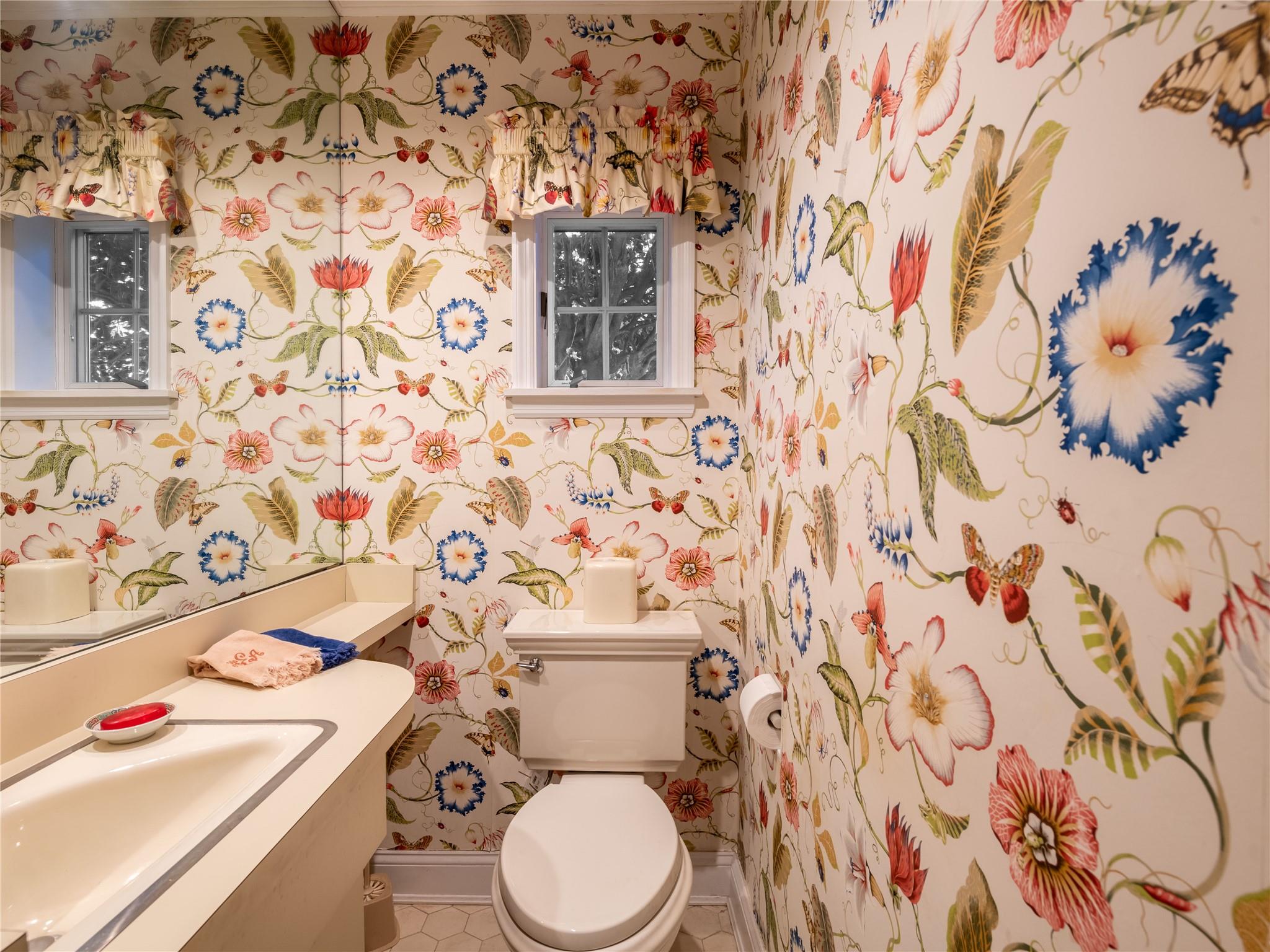 55 Parkwoods Road, Manhasset, New York image 12