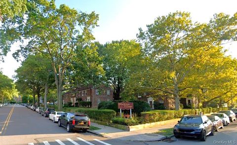 Photo of 14764 Village Road #90B, Kew Garden Hills, NY 11435 (MLS # 907692)