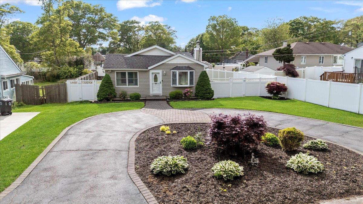 12 Midwood Place, Farmingville, New York image 3