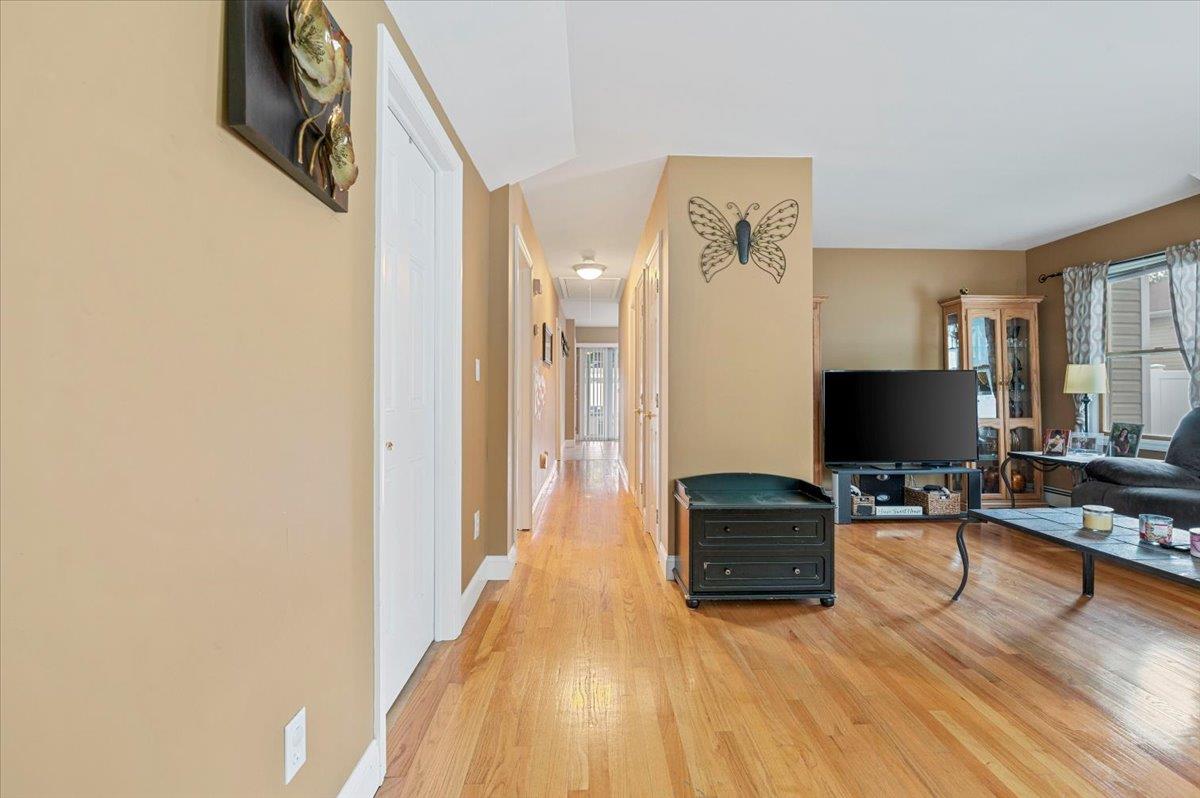 12 Midwood Place, Farmingville, New York image 4