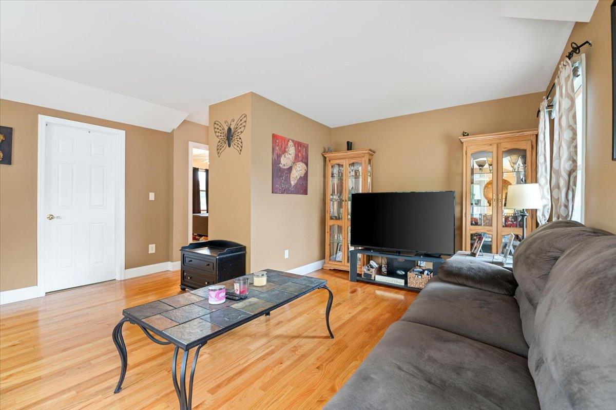 12 Midwood Place, Farmingville, New York image 7