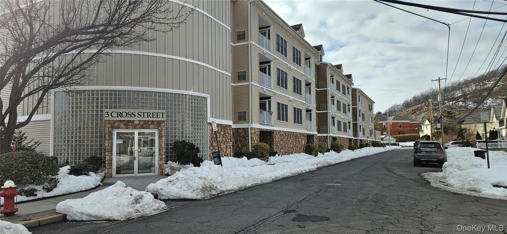 Photo of 3 Cross Street #304, Suffern, NY 10901 (MLS # 961638)