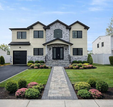 19 Crabtree Lane Levittown NY 11756
