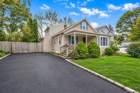 Photo of 34 E 19th Street, Huntington Station, NY 11746 (MLS # 1064963)
