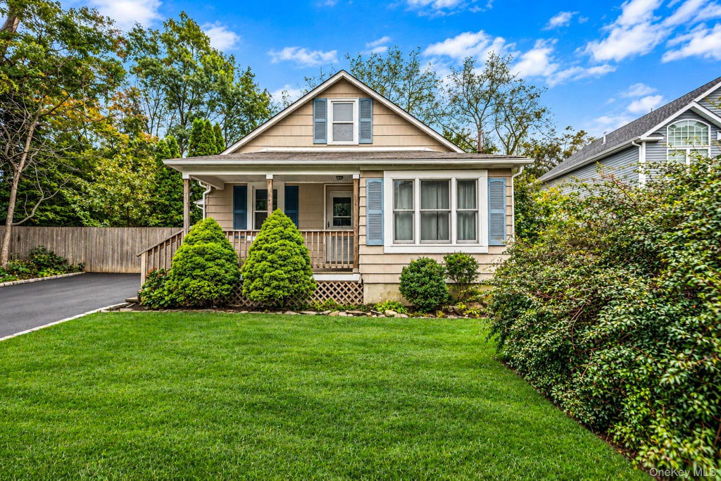 Photo of 34 E 19th Street, Huntington Station, NY 11746 (MLS # 1064963)