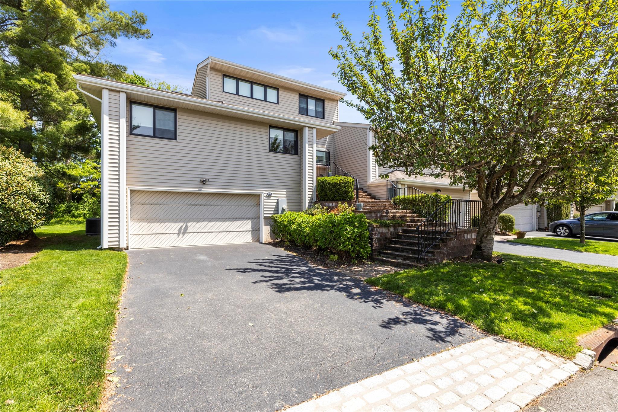 27 Pheasant Lane, Woodbury, New York image 1