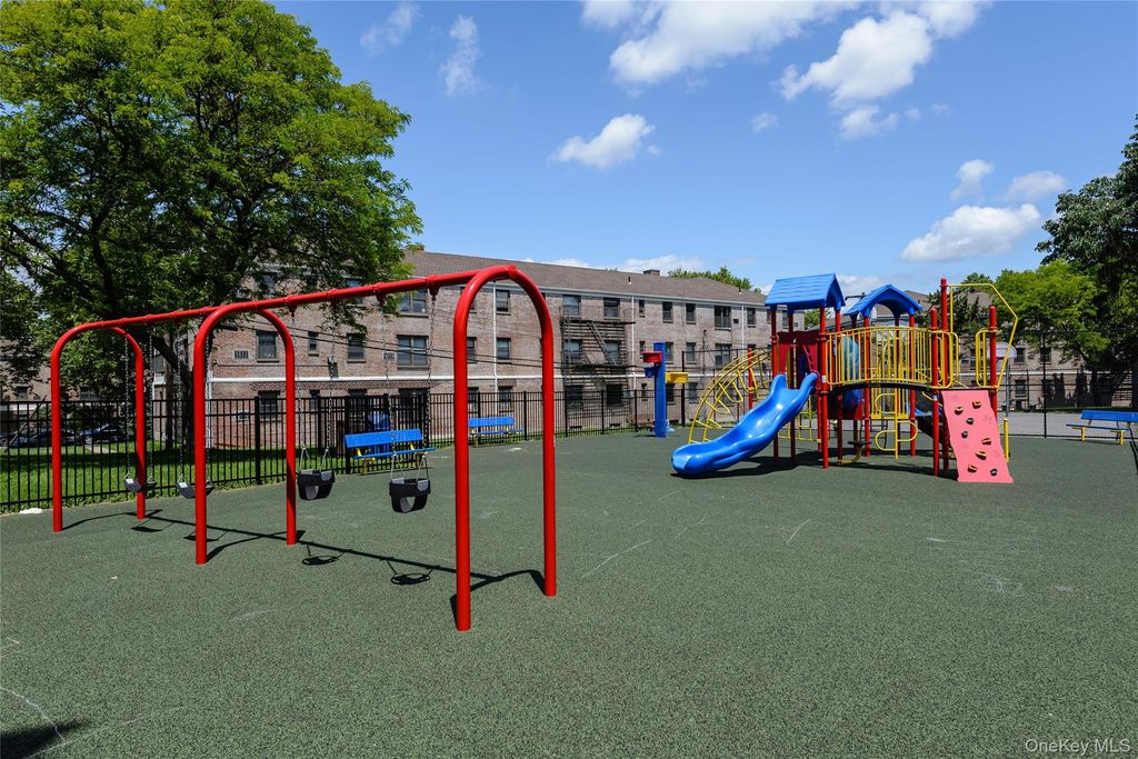 Photo of 9 Terrace Circle #2C, Great Neck, NY 11021 (MLS # 995529)