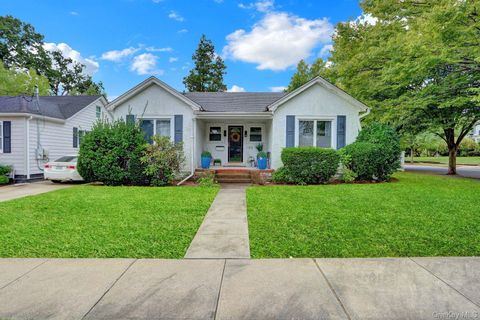 Photo of 133 Nassau Avenue, Malverne, NY 11565 (MLS # 914528)