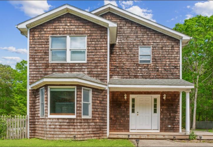 North Magee Street, Southampton, Hamptons, NY - 4 Bedrooms  
4 Bathrooms - 