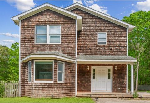 484 NORTH MAGEE Street Southampton NY 11968