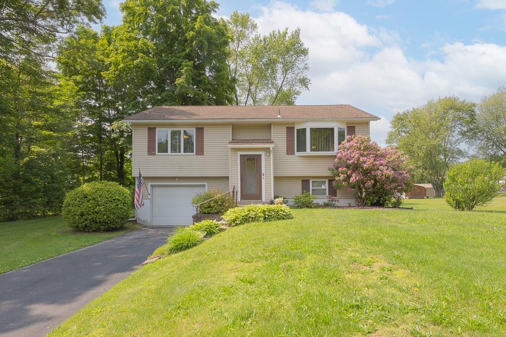 Regency Drive, Wappingers Falls, New York - 3 Bedrooms  
2 Bathrooms  
8 Rooms - 