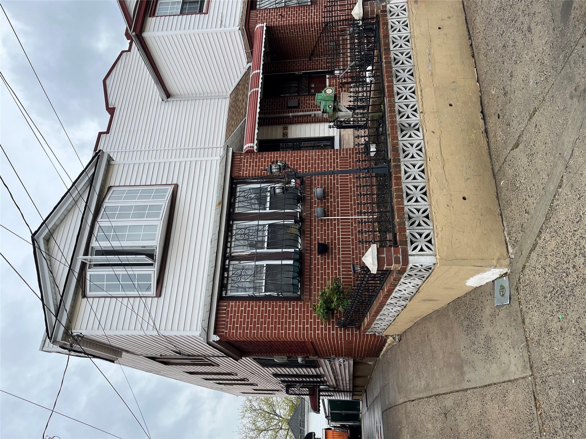 Rental Property at 202nd Street, Hollis, Queens, NY - Bedrooms: 3 
Bathrooms: 1 
Rooms: 7  - $3,000 MO.