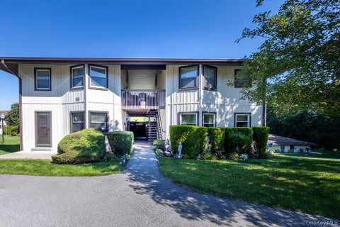 Condo For Rent - 16D Essex Place<br/> Westchester County, Jefferson Valley, NY 10598