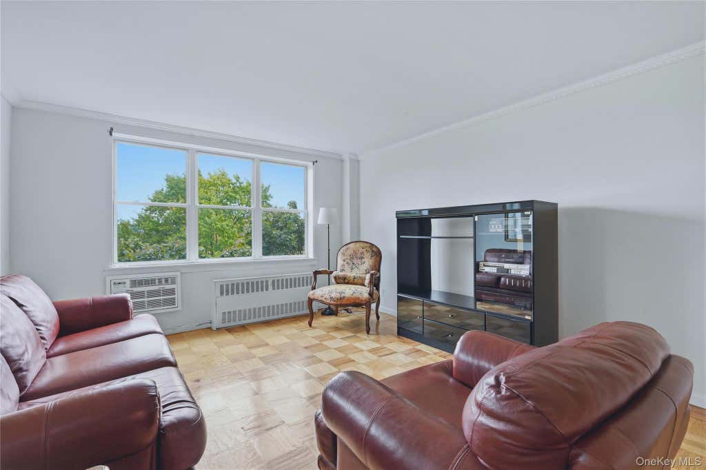 Photo of 25 Franklin Avenue #6D, White Plains, NY 10601 (MLS # 1038535)