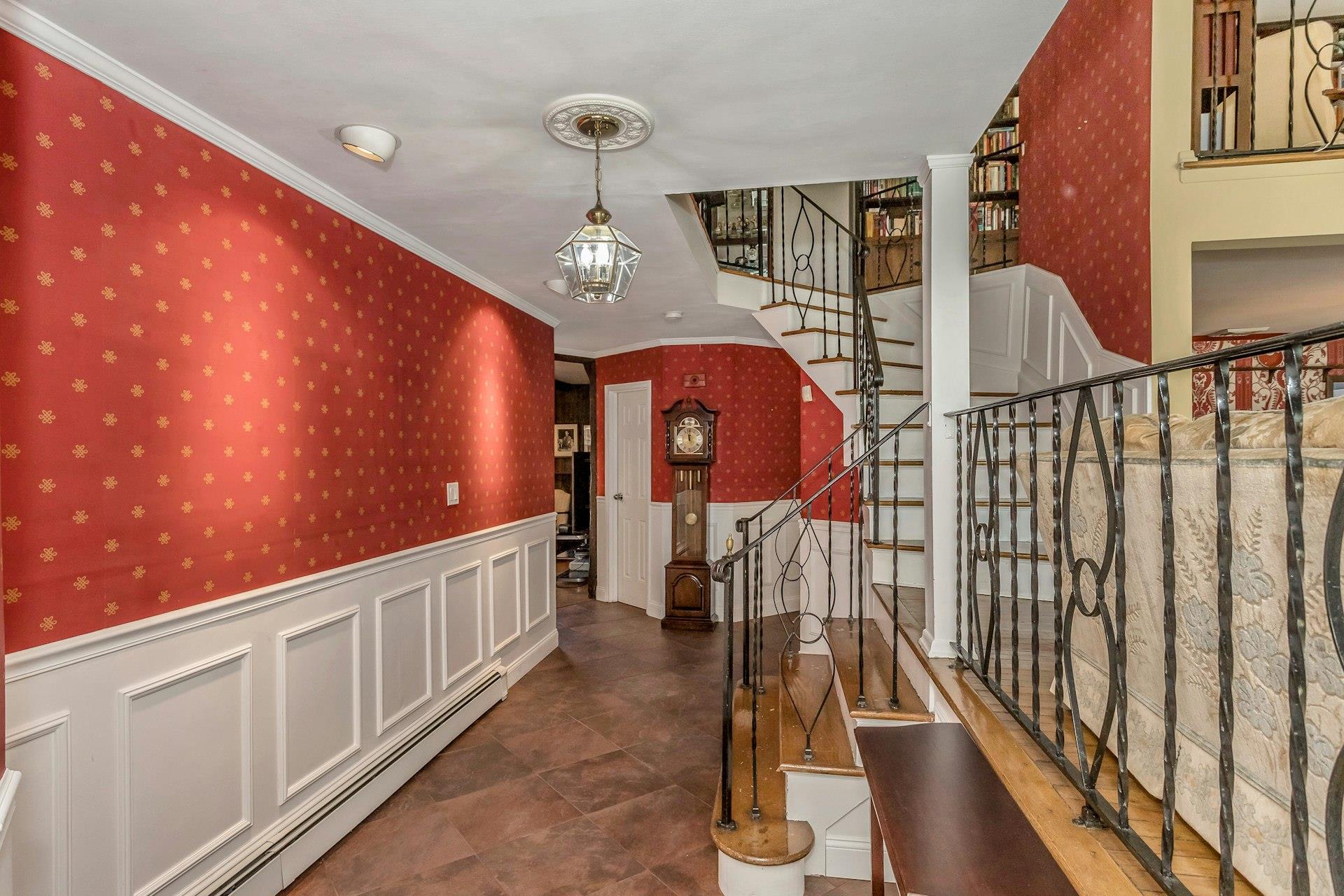 27 Sioux Drive, Commack, New York image 2