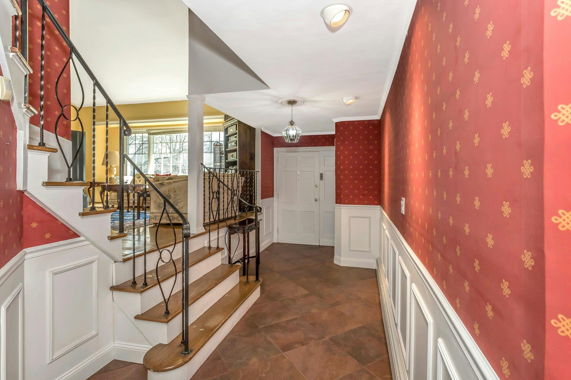 27 Sioux Drive, Commack, New York image 3