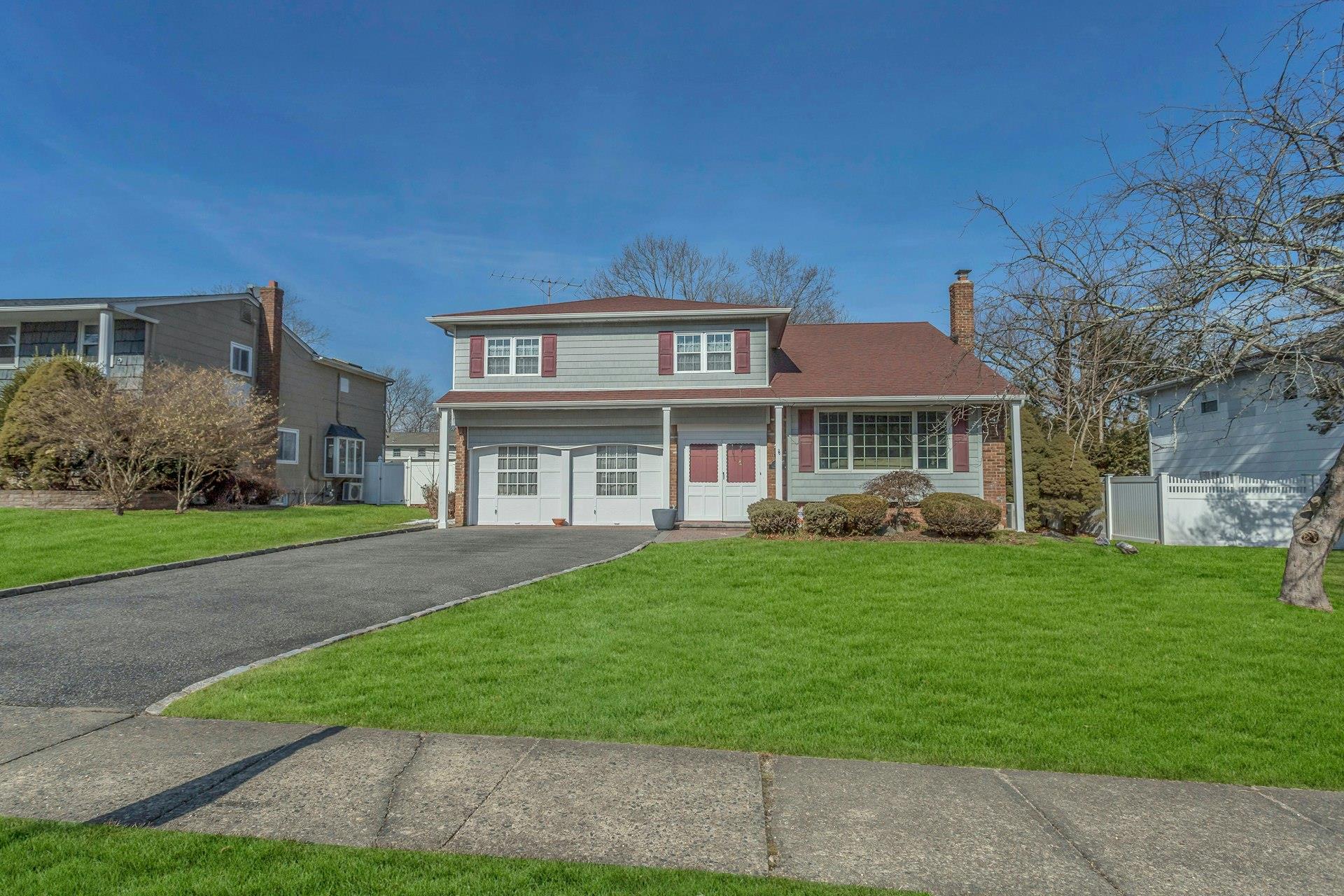 Property for Sale at Sioux Drive, Commack, Hamptons, NY - Bedrooms: 4 
Bathrooms: 3  - $749,000