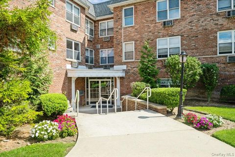 Photo of 2 Fowler Avenue #206, Lynbrook, NY 11563 (MLS # 907073)