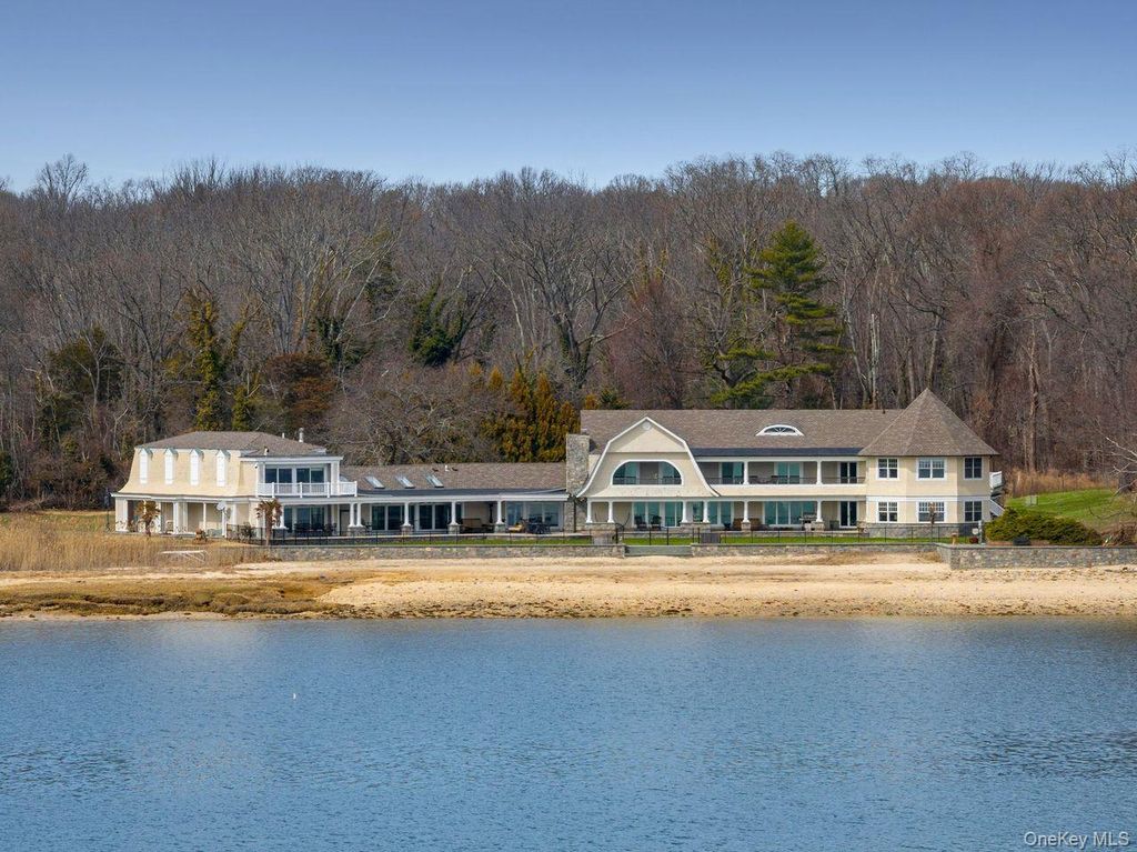 Photo of 33 Beach Road, Northport, NY 11768 (MLS # 978356)