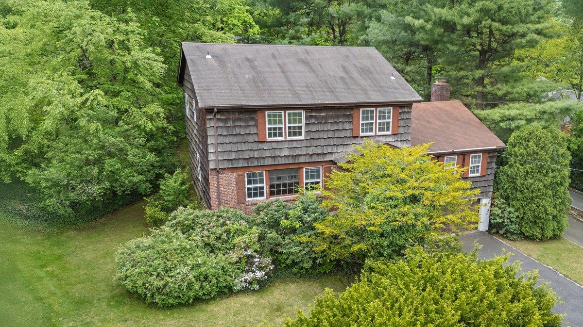 495 Stratton Road, New Rochelle, New York image 1