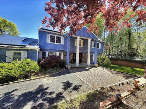 Homes For Sale - 25 Lisa Drive<br/> Dix Hills, NY 11746