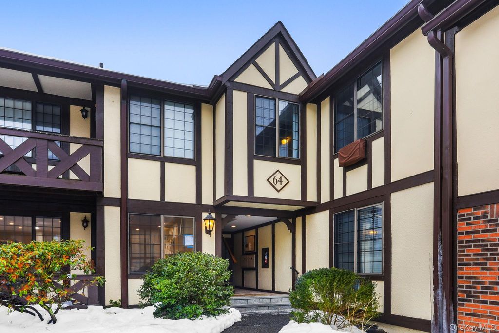 Photo of 64 Foxwood Drive #8, Pleasantville, NY 10570 (MLS # 964380)