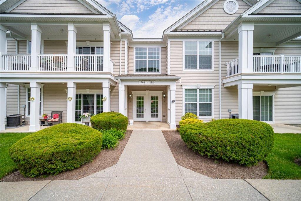 1909 Saratoga Lane, Fishkill, New York image 1
