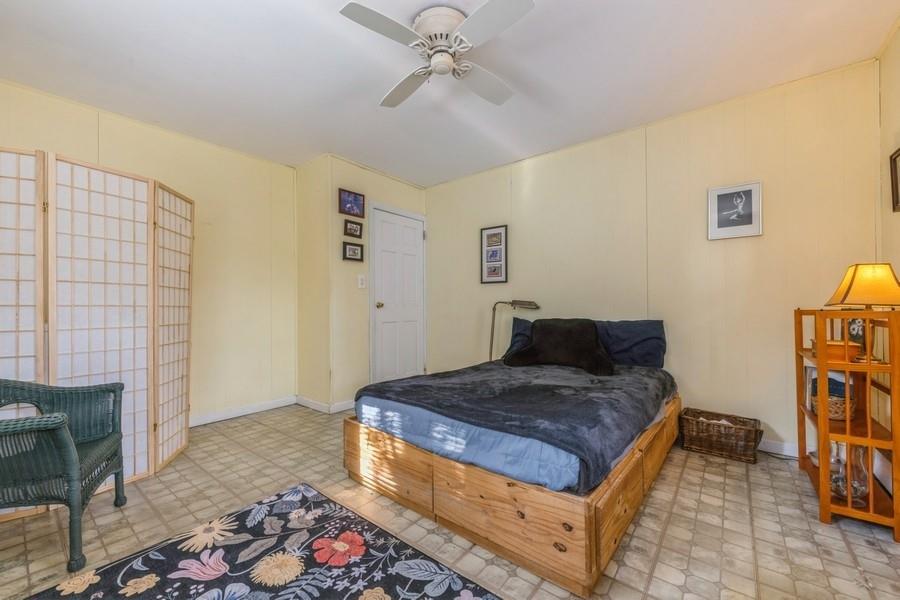 53 Blackbird Lane, Levittown, New York image 10