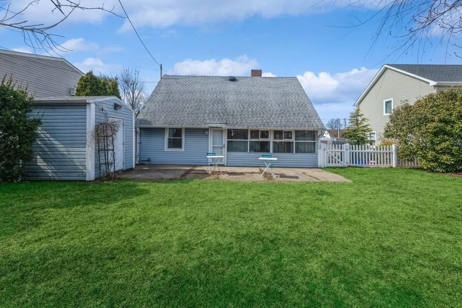 53 Blackbird Lane, Levittown, New York image 19