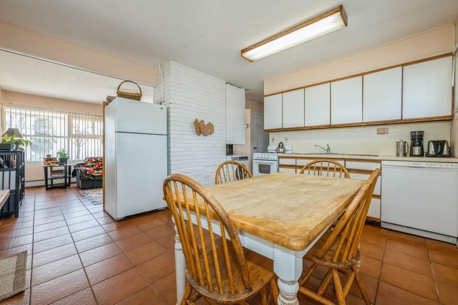53 Blackbird Lane, Levittown, New York image 8