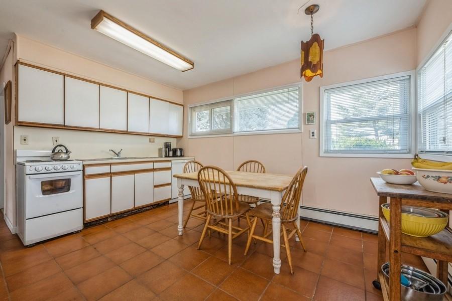 53 Blackbird Lane, Levittown, New York image 6