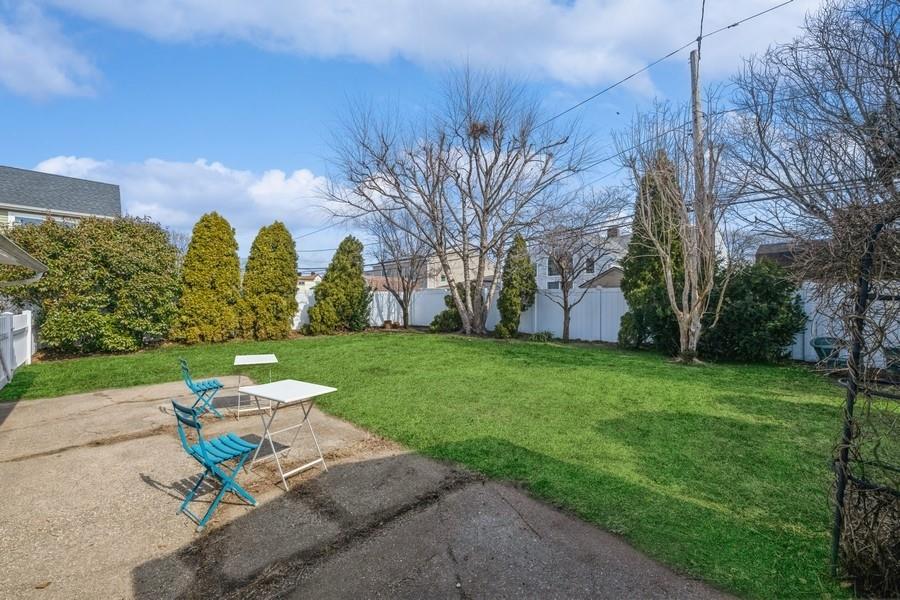 53 Blackbird Lane, Levittown, New York image 18