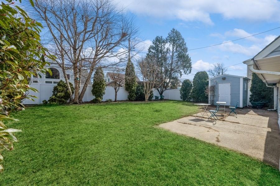 53 Blackbird Lane, Levittown, New York image 17
