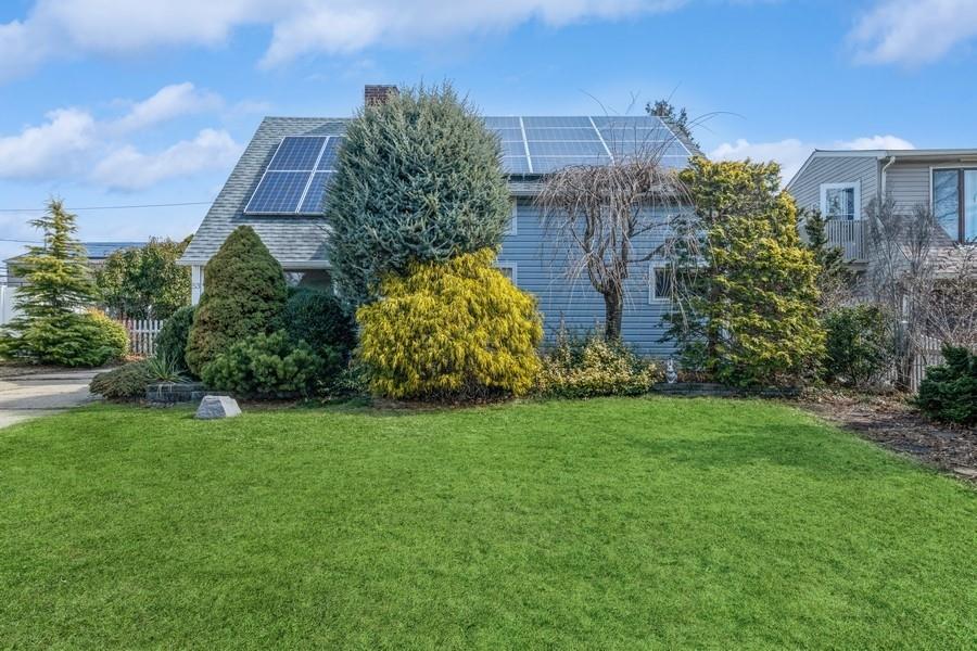 53 Blackbird Lane, Levittown, New York image 1