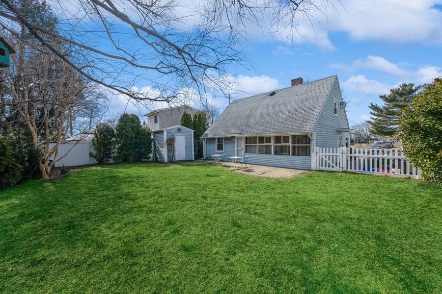 53 Blackbird Lane, Levittown, New York image 20