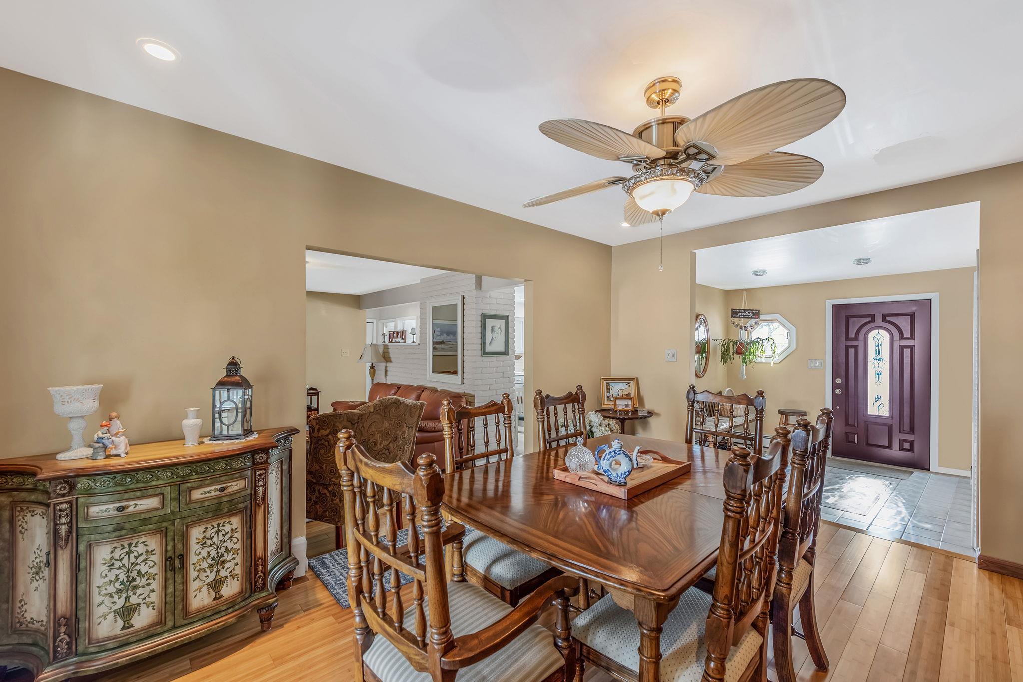 51 Pewter Lane, Hicksville, New York image 15