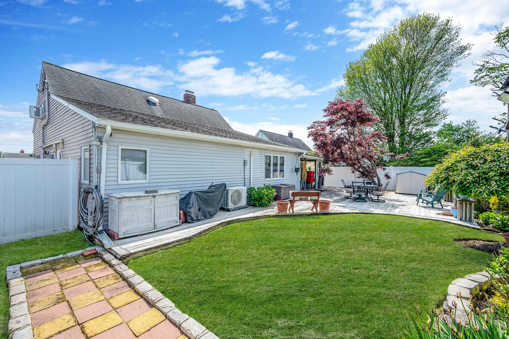 51 Pewter Lane, Hicksville, New York image 25