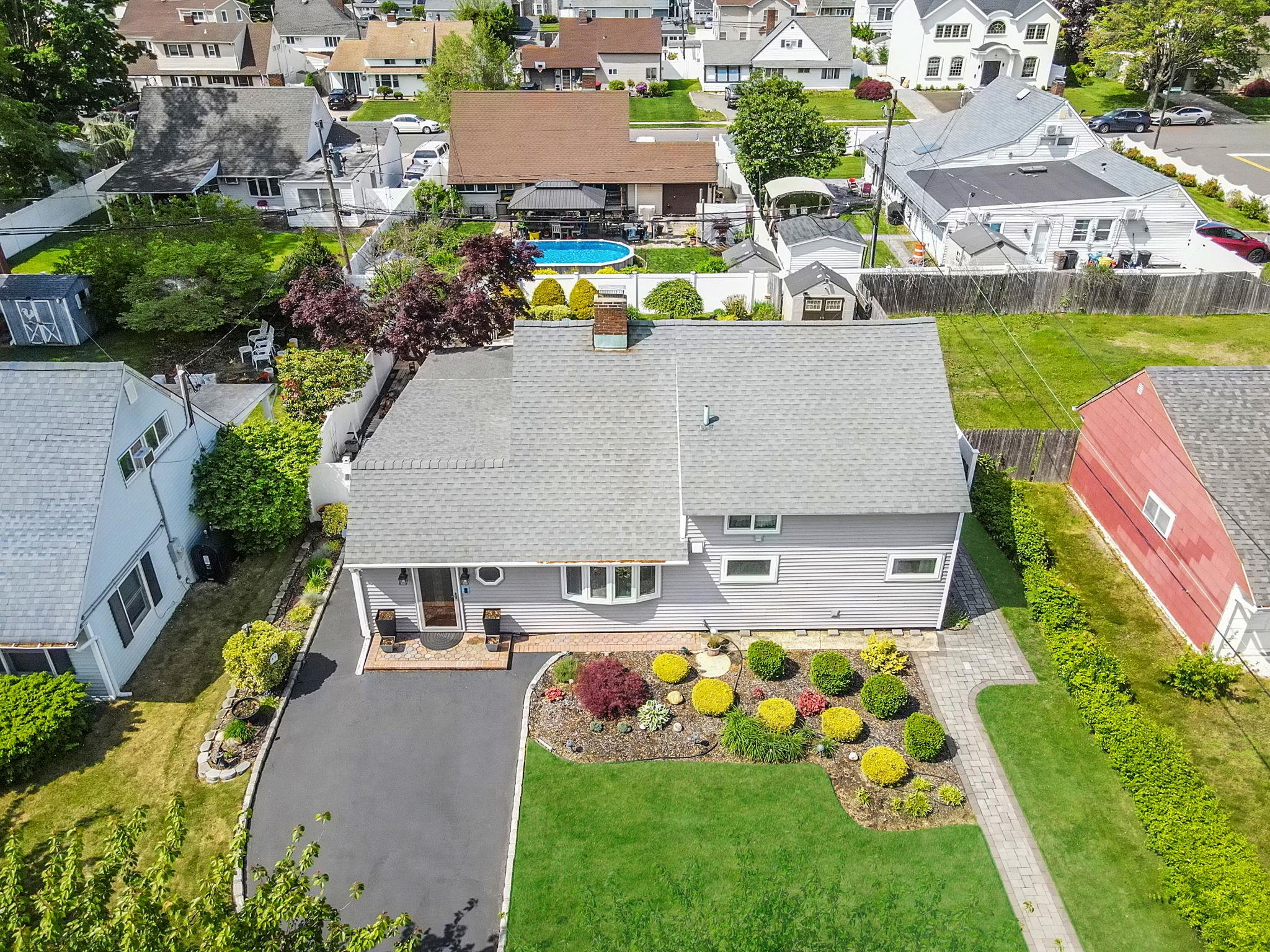 51 Pewter Lane, Hicksville, New York image 29