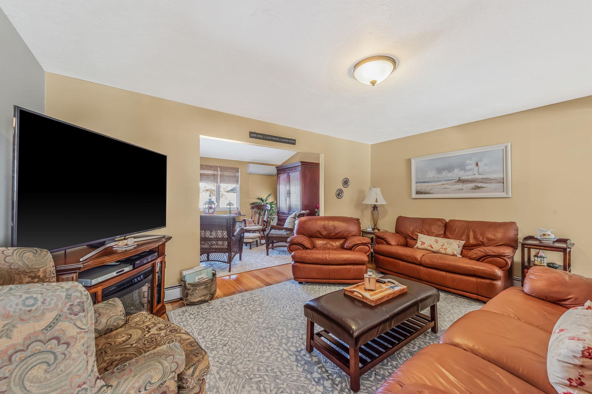 51 Pewter Lane, Hicksville, New York image 17