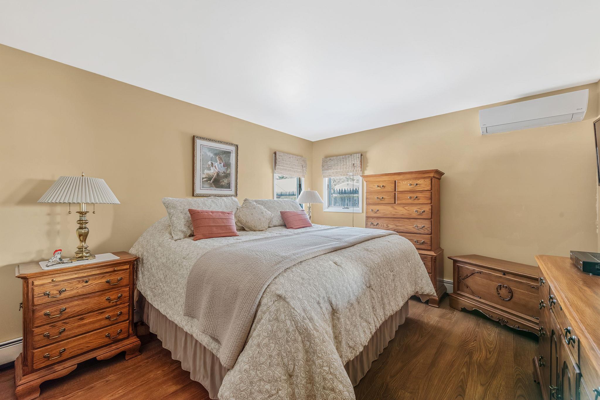 51 Pewter Lane, Hicksville, New York image 22