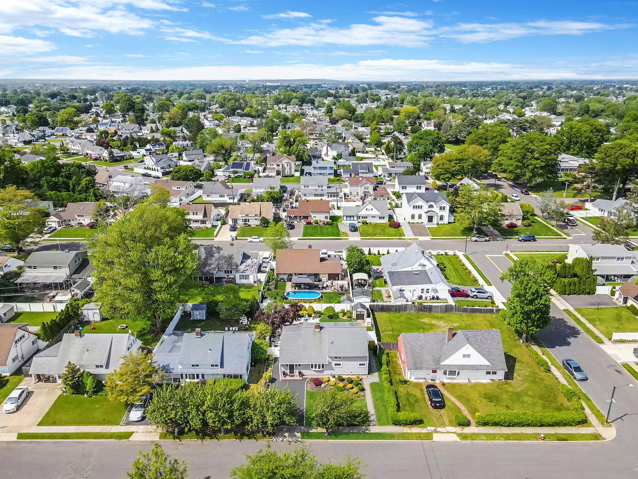 51 Pewter Lane, Hicksville, New York image 30