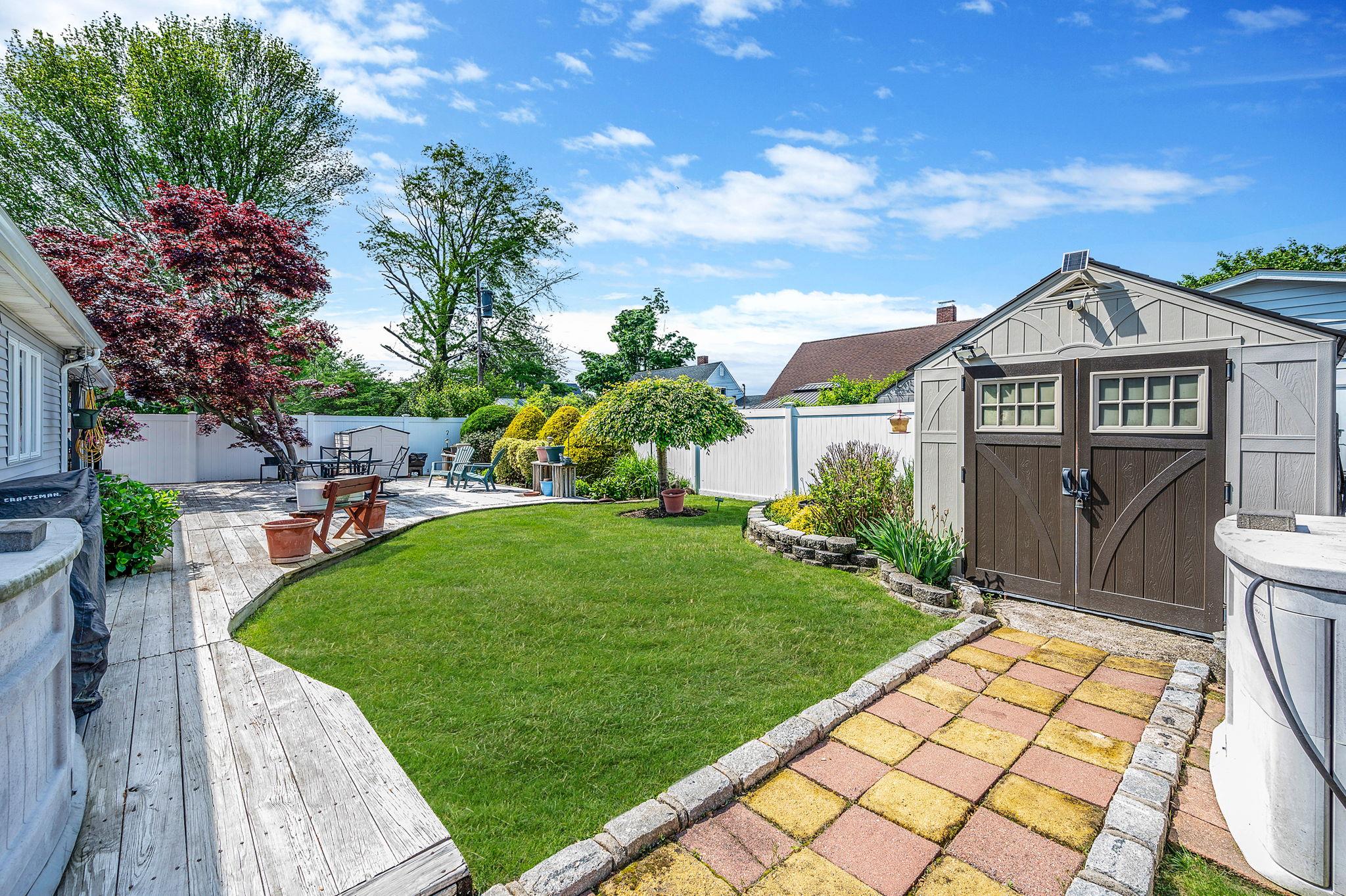 51 Pewter Lane, Hicksville, New York image 24