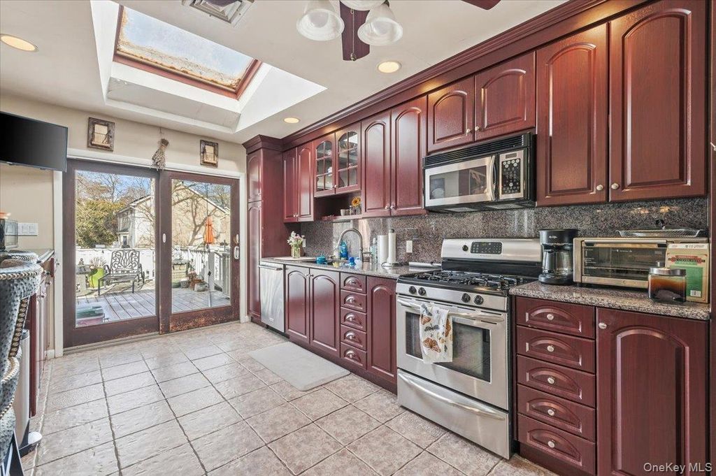 Photo of 62 Eileen Avenue, Plainview, NY 11803 (MLS # 962294)