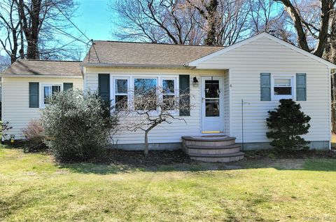 Homes For Sale - 4 White Oak Street<br/> Middle Island, NY 11953