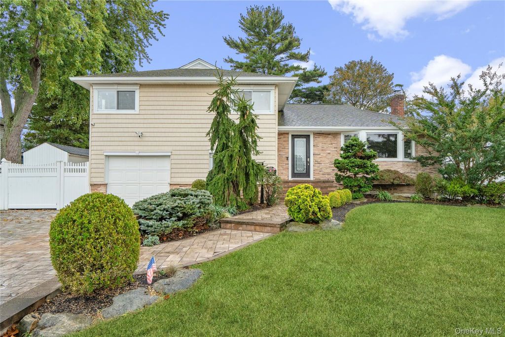 Photo of 240 Wyngate Drive, Massapequa, NY 11758 (MLS # 921652)