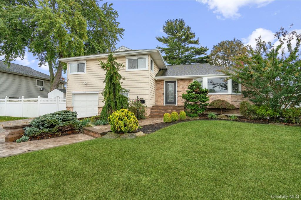 Photo of 240 Wyngate Drive, Massapequa, NY 11758 (MLS # 921652)