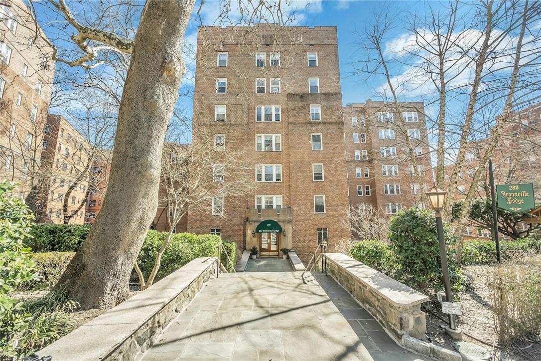 Rental Property at Bronxville Road 9B, Bronxville, New York - Bedrooms: 1 
Bathrooms: 1 
Rooms: 3  - $2,800 MO.